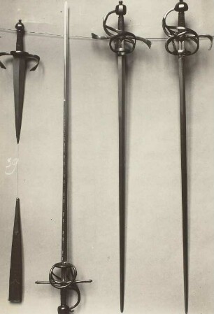 Reitschwerter und Rapiere und Dolche (Typenwaffen)