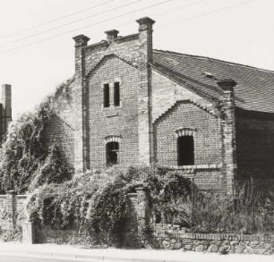 Stallgebäude : Vierseithof (19. Jh.). Rechtes Stallgebäude