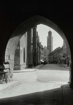 Ravensburg, Marktstraße : Ravensburg. Marktstraße mit Pfarrkirche Unserer Lieben Frau. Blick zum Blaserturm