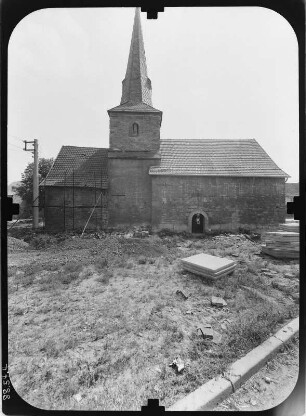 Gebesee. Pfarrkirche St. Katharina (Baubeginn 12. Jh., Umbau 1600). Ansicht von Norden