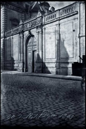 Dijon, Eingangspforte eines Stadtpalais (29 Rue Verrerie)