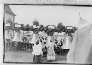 Glockenweihe Bingen; Priester bei der Glockenweihe