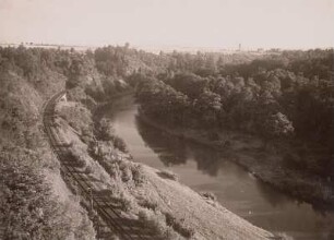 Zschopautal : Zschopautal. Wasserturm. Kiefern unterhalb Harrasfelsen gegen den Braunsdorfer Wasserturm