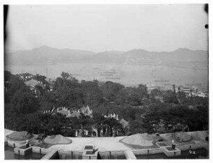 Hongkong. Blick von Bown Road über die Bucht mit Hafenbecken