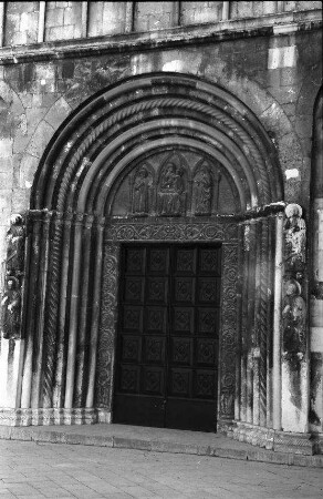 Zadar: Dom, Sveta Stosija, romanische Basilika, romanisches Mittelportal