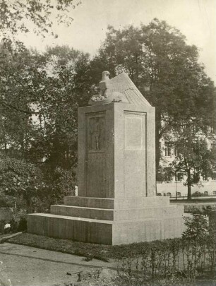 Denkmal für die Gefallenen des 1. Weltkrieges : Denkmal für die Gefallenen des 1. Weltkrieges. Stein (ab 1918; C. Brose)