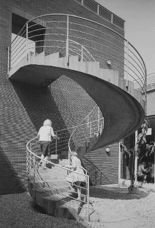 Dresden. Einkaufszentrum Webergasse, Terrassentreppe