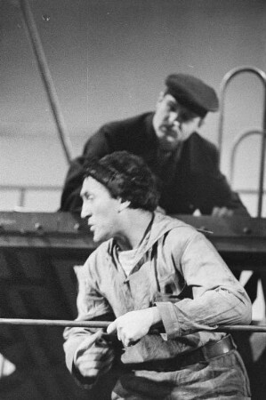 Szenenbilder aus "Optimistische Tragödie" von Wsewolod Wischnewski. Berliner Ensemble, 28.03.1958