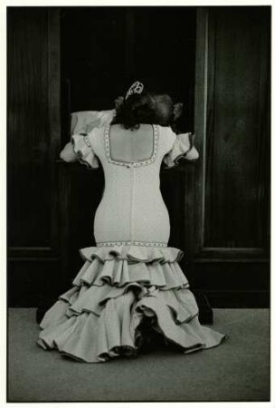 Spanien. El Rocio. Frau mit Flamenco-Kleid