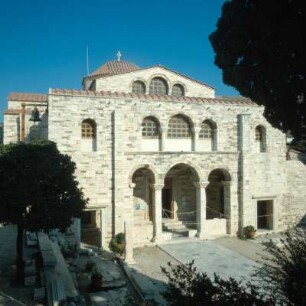 Parikia, Paros. Ekatontapylianí. Die Ekatontapylianí, frühchristliche Kuppelbasilika, 3. und 4. Jh. n. Chr., Hauptfassade