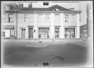 Potsdam, Friedrich-Ebert-Straße 92. Wohnhaus mit Läden (18. Jh.). Straßenfront (von der Gutenbergstraße)