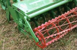 Fotografie: Bodenbearbeitungsgerät, Zinkenrotor, Krümelwalze