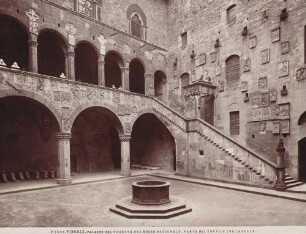 Innenhof des "Palazzo del Podestà" (Palazzo del Bargello) in Florenz