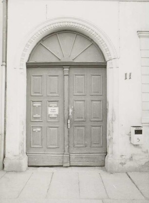 Markneukirchen, Portal : Markneukirchen (Vogtlandkreis), Wohnhaus mit Laden, Straße des Friedens 11, Ende 19. Jahrhundert, Portal,