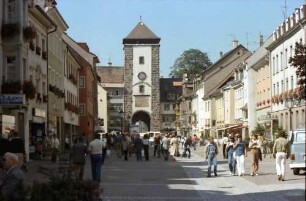 Villingen: Fußgängerzone Rietstraße mit Tor