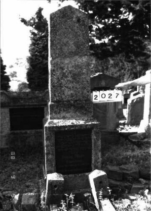 Grabstein 2027 (Index: 100096876) Maße HxBxT: 226x60x34 cm: Grabstein 2027