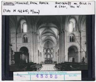 Lessay (Manche): Ehemalige Abteikirche, Querschiff mit Blick in den Chor