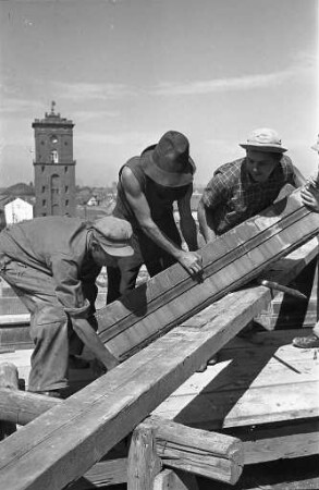 Wiederaufbau des Turms der Evangelischen Stadtkirche.
