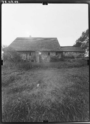 Kleinschirma (Oberschöna-Kleinschirma). Richtergut. Wohnstallhaus und Wirtschaftsgebäude. Feldseite