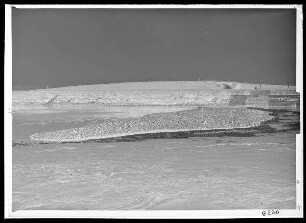 Staustufe Knetzgau. Kiesbank im Unterwasser des Wehres. Schweinfurter Pegel = 58 cm.