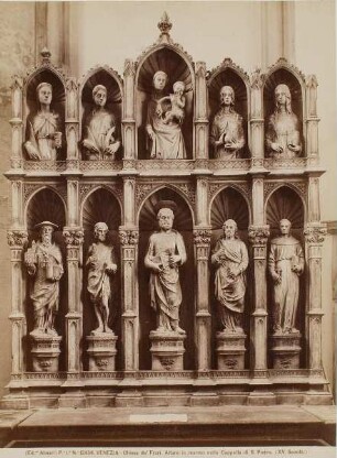 Kirche S. Maria Gloriosa dei Frari, Marmoraltar in der Kapelle des Heiligen Petrus, Venedig