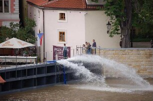 Prag - Hochwasser-Schutzbauwerk