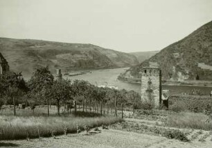 Oberwesel, Blick auf die Stadtbefestigung und das Rheintal