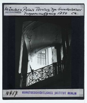 München, Palais Toerring-Jettenbach : Innenansicht, Detail Wanddekoration im Treppenhaus (nicht erhalten)