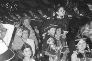 Kindermaskenball in der Gartenhalle, veranstaltet vom Festausschuss Karlsruher Fastnacht FKF