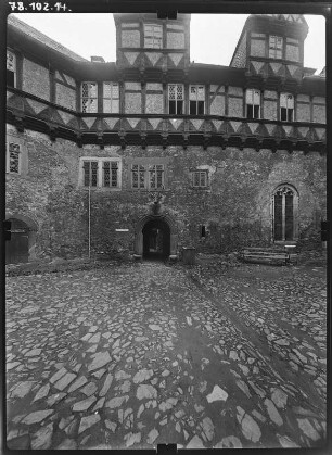 Pansfelde (Falkenstein/Harz-Pansfelde). Burg Falkenstein (Burgmuseum, Baubeginn 1115). Wohngebäude. Hofansicht