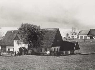 Zinnwald-Georgenfeld : Zinnwald-Georgenfeld. Anwesen, Nr. 153. Wohnhaus mit Scheunenteil und Stallanbau. Eingangsseite gegen Nachbargehöft