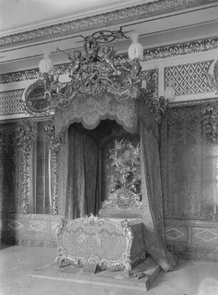 Baldachin-Bett