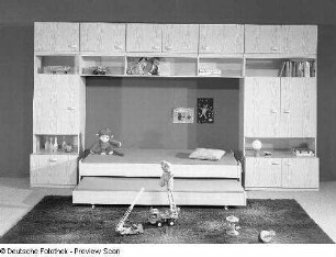 Anbauwand (Modell 5047/1) mit integriertem Rollbett