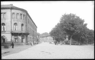 Großenhain. Meißner Straße mit Bismarck-Denkmal
