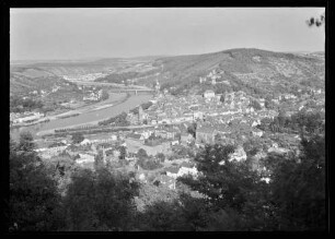 Blick über Mainspitze, Innenstadt und Burg Richtung Maintal