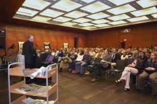 Redner Dr. Thomas Bürger im Vortragssaal: "Dresden online - Bilder und Bücher zum Stadtjubiläum 2006"