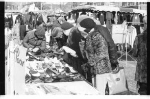 Kleinbildnegative: Marktstand, John-F.-Kennedy-Platz, 1983