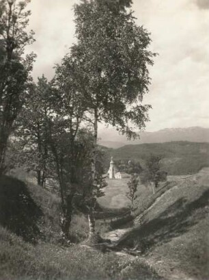 Südtirol? Gebirgslandschaft mit Kirche