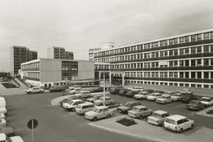 Chemnitz, Wohngebiet : Chemnitz-Markersdorf. Wohngebiet "Fritz Heckert", Ärztehaus. Ansicht von der Markersdorfer Straße