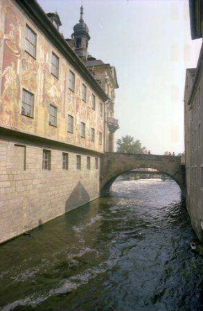 Bamberg: Brückenbogen, westlich des Rathauses, schmaler