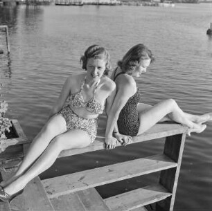 Frauen in Bademode
