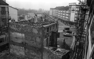 Abbruch des letzten Hauses in der alten Bauflucht der Rheinstraße, Haus Rheinstraße 34.