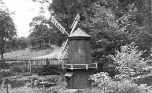Dresden-Niederwartha. Windmühlenmodell im Garten der Ober- oder Schneidemühle