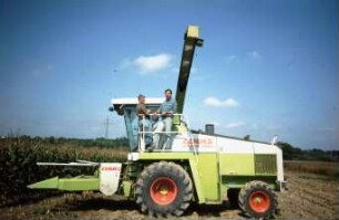 Fotografie: Erntetechnik, Feldhäcksler selbstfahrend, Maisgebiss