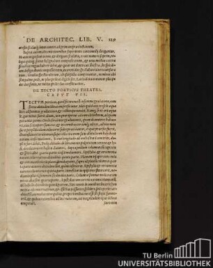 De Tecto Porticus Theatri. Caput VII.