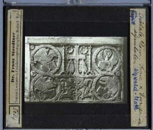 Museo Cristiano (ursprünglich im Dom von Cividale del Friuli) : Sigwald-Platte mit Kreuz- und Evangelistensymbolen am Baptisterium des Callixtus
