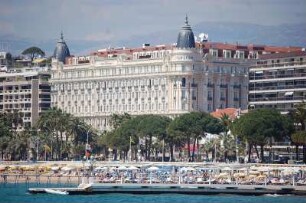 Cannes - Luxushotel Carlton : Luxushotel Carlton an der Croisette in Cannes, aufgenommen 2006