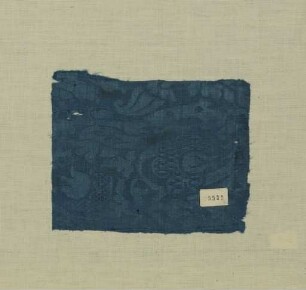 Gewebefragment aus Seide mit symmetrischem Muster