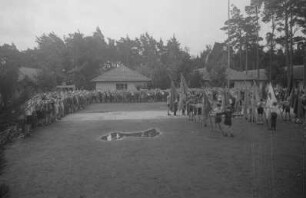 1. Zentrales Pionierlager "Georgi Dimitroff" in Prora auf Rügen : Fahnenappell