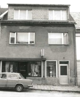 Marienberg, Marienstraße 20. Wohnhaus mit Laden. Straßenfront